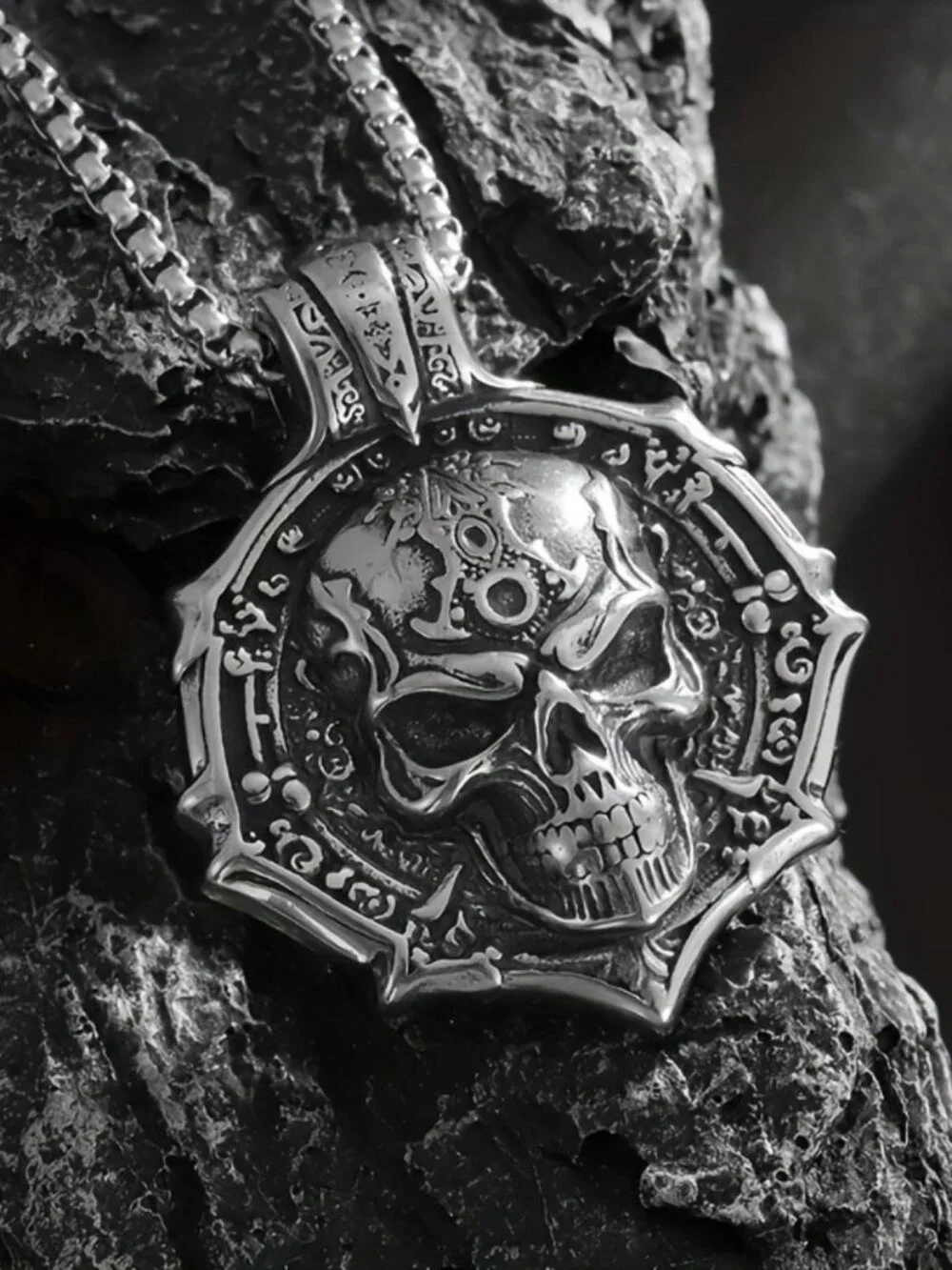 Mens gothic skull pendant necklace stainless steel